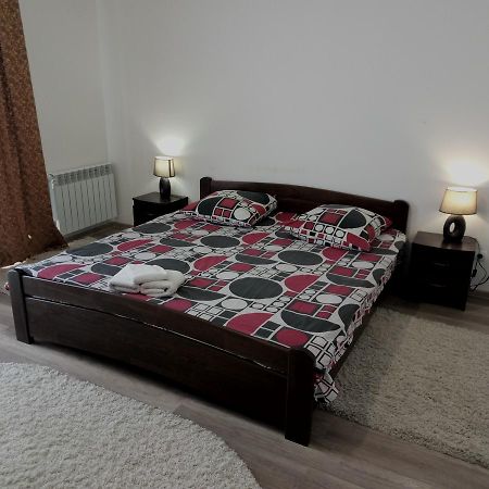 Gil Apartments, On Mynaiska 18 Oezjhorod Buitenkant foto