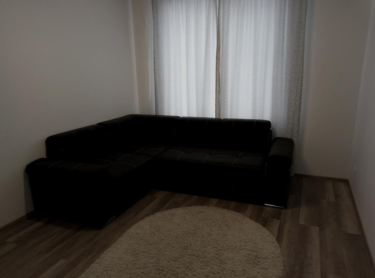 Gil Apartments, On Mynaiska 18 Oezjhorod Buitenkant foto