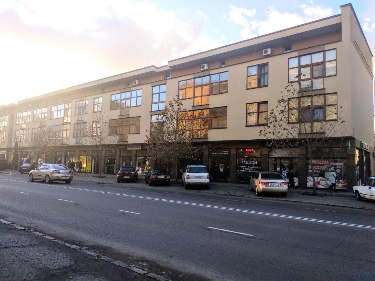 Gil Apartments, On Mynaiska 18 Oezjhorod Buitenkant foto